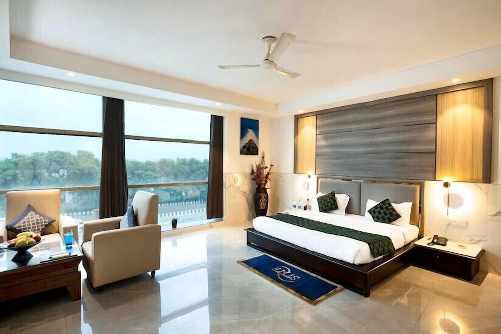AIRPORT HOTEL DELHI 37 28/64