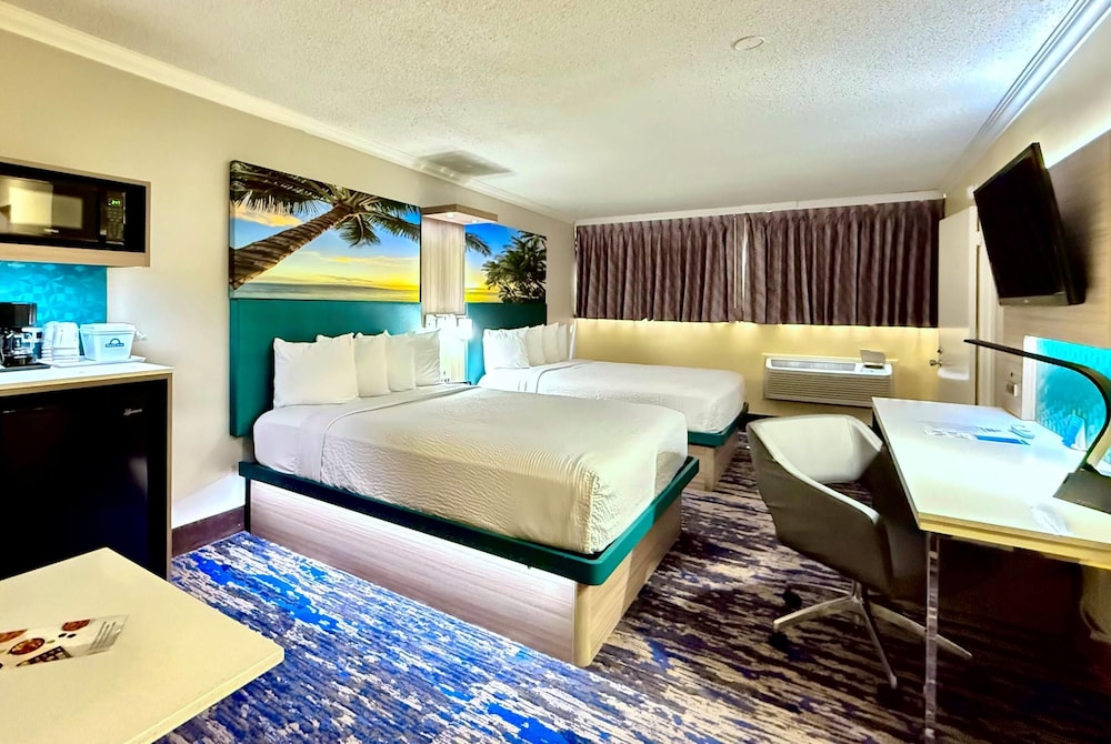 1 Bedroom, Suite, 1 Double and 2 Queen Beds, Patio