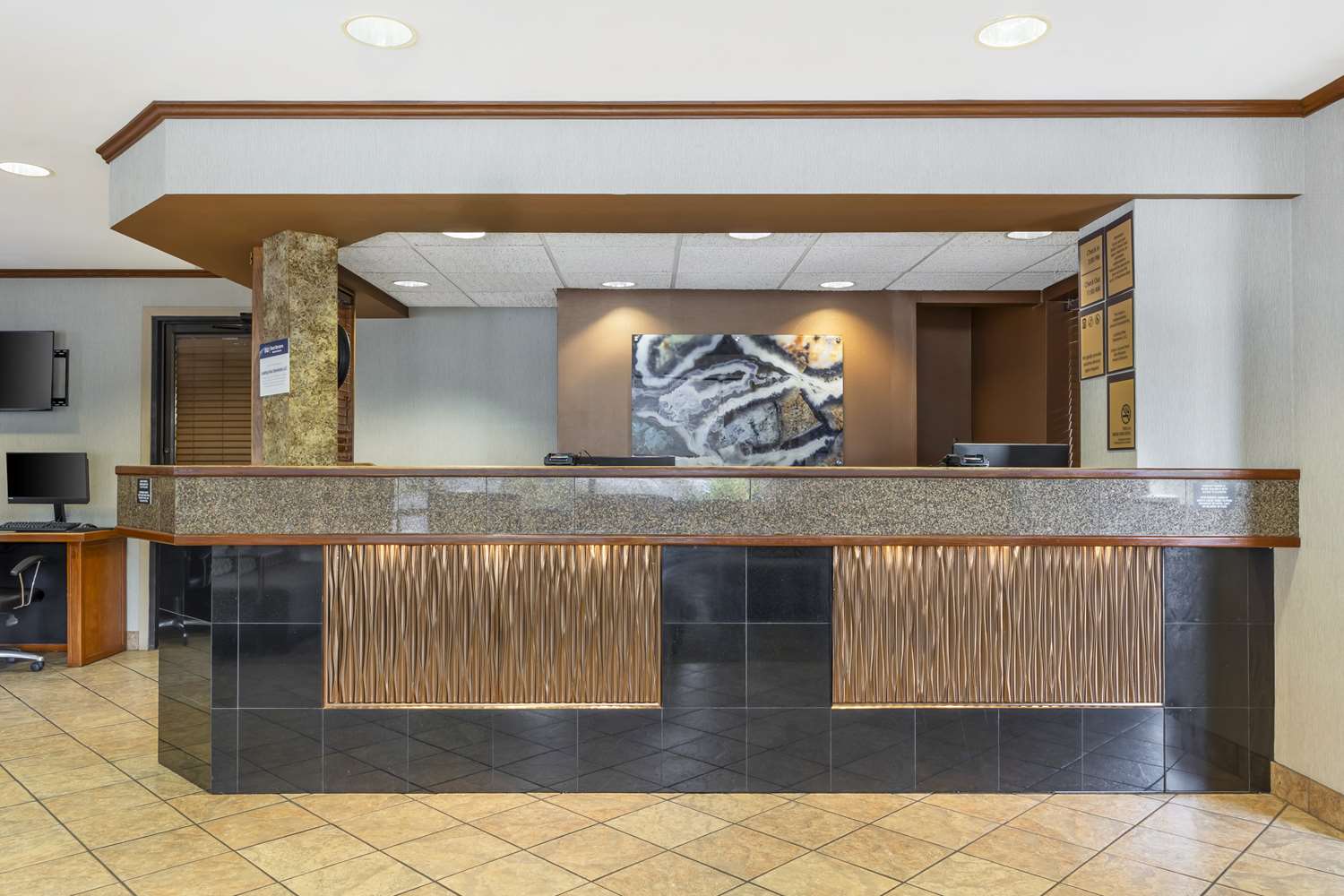 Best Western Plus Landing View Inn & Suites 6/51