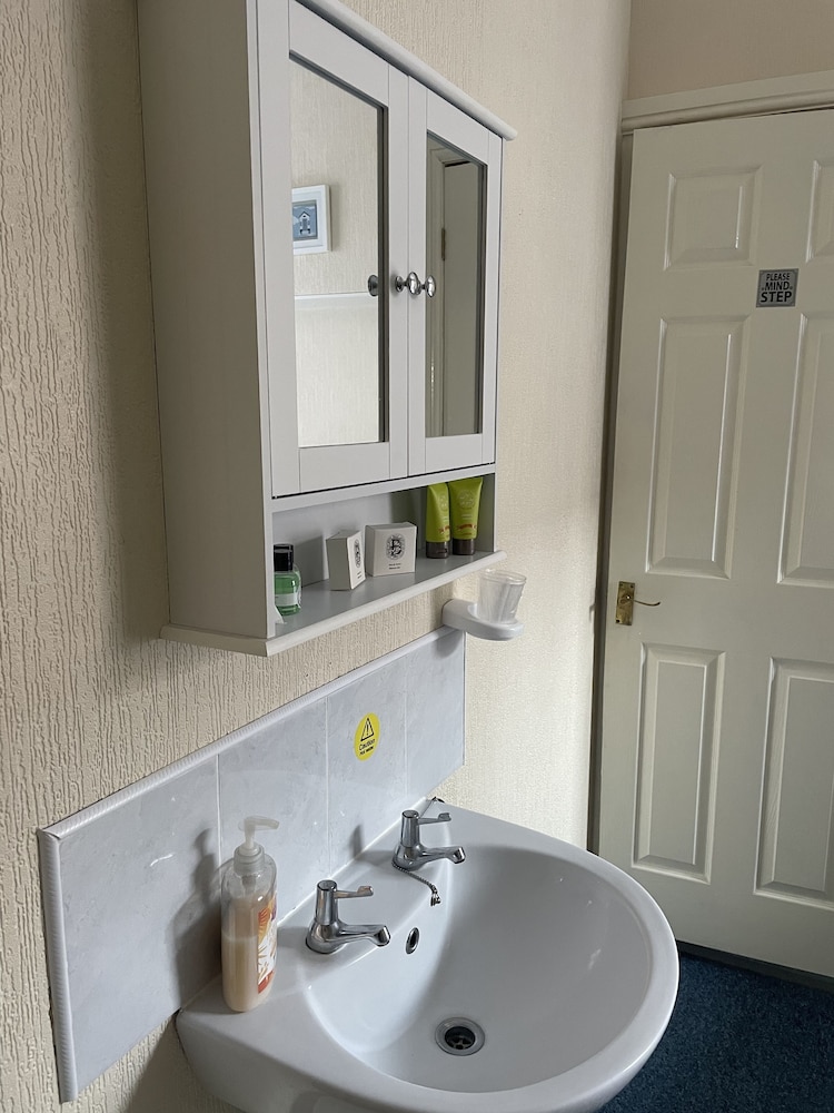 Ivydene Hotel 48/50