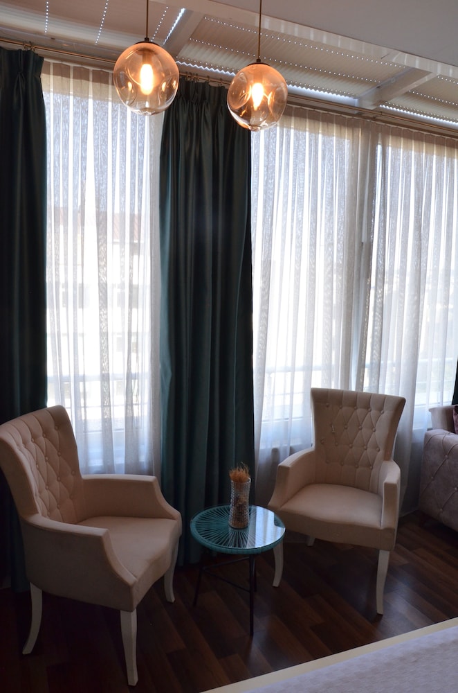 Miller Hotel 32/50