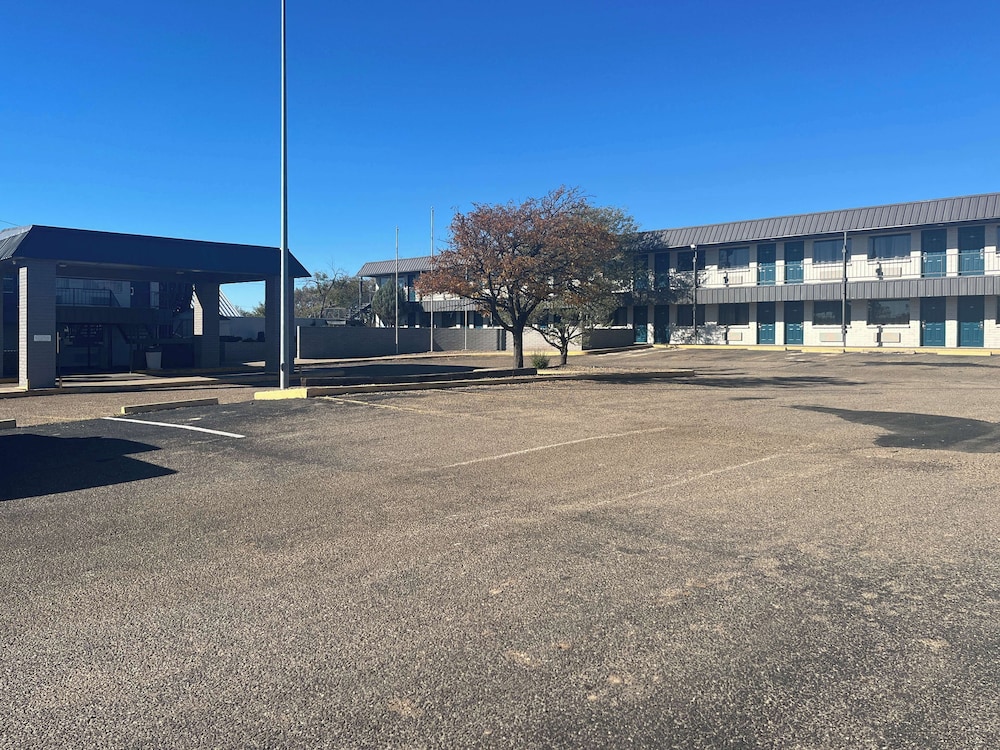 Studio6 Borger, TX – Boom Town 30/36