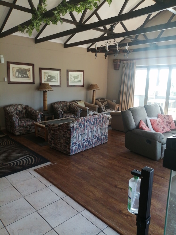 Ibis Place Guest House 25/50