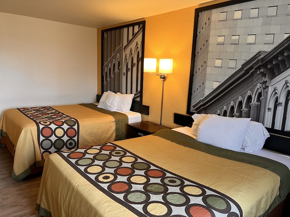 Super 8 by Wyndham Elizabethtown 25/61