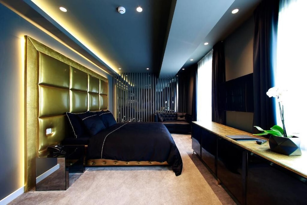 Hotel 9 32/41