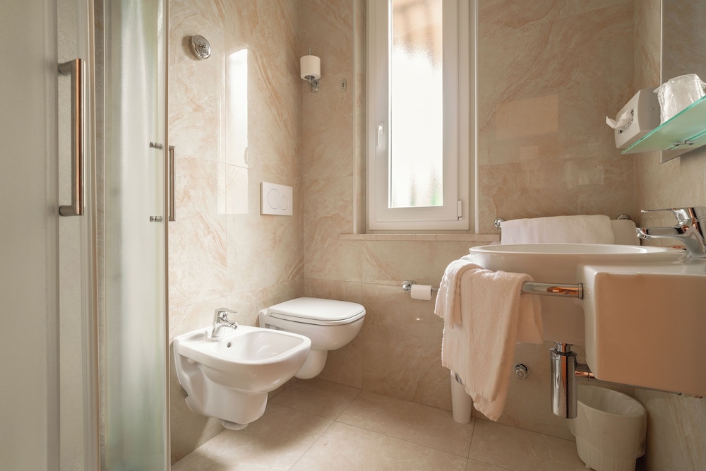 Hotel Tirreno 41/43