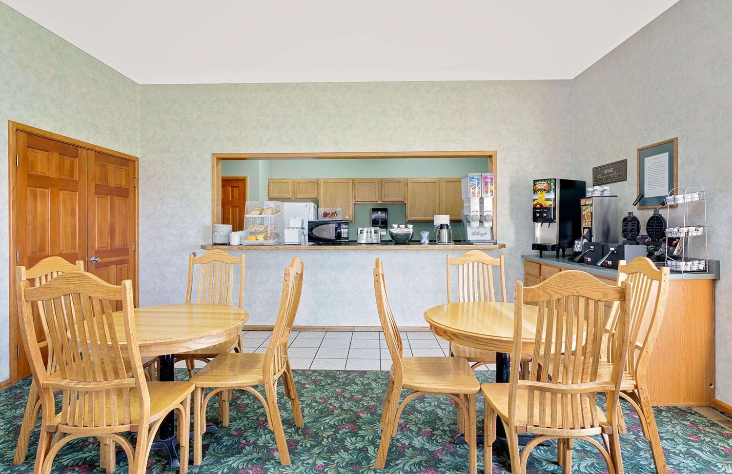 Super 8 By Wyndham Belgrade/Bozeman Airport 23/35