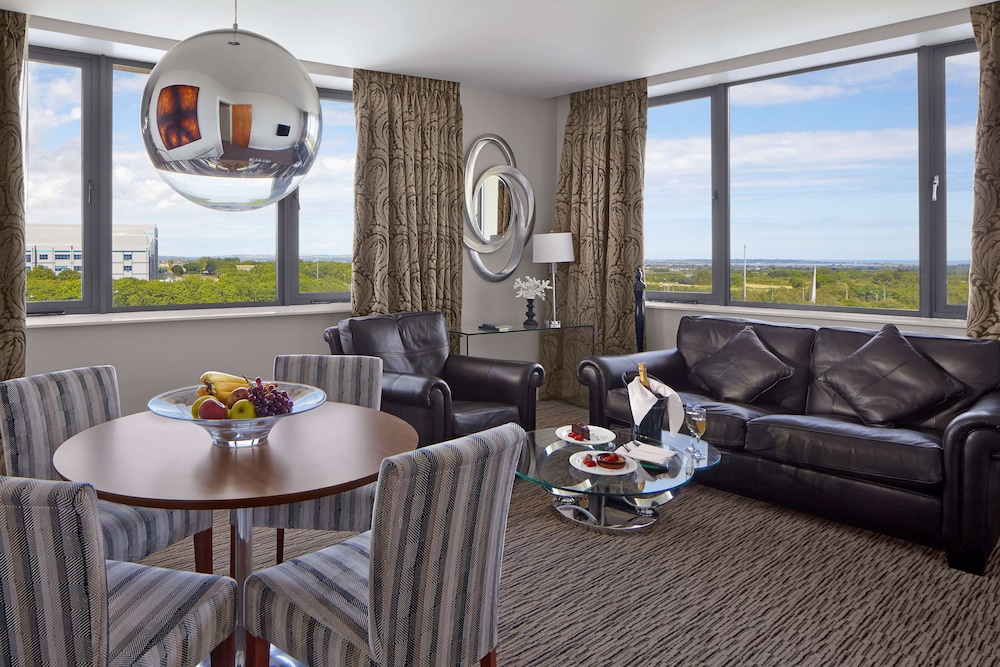 Clayton Hotel Dublin Airport Central 32/72