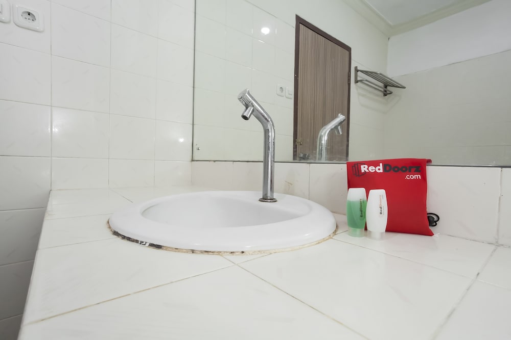 Reddoorz Panglima Sudirman 10/27
