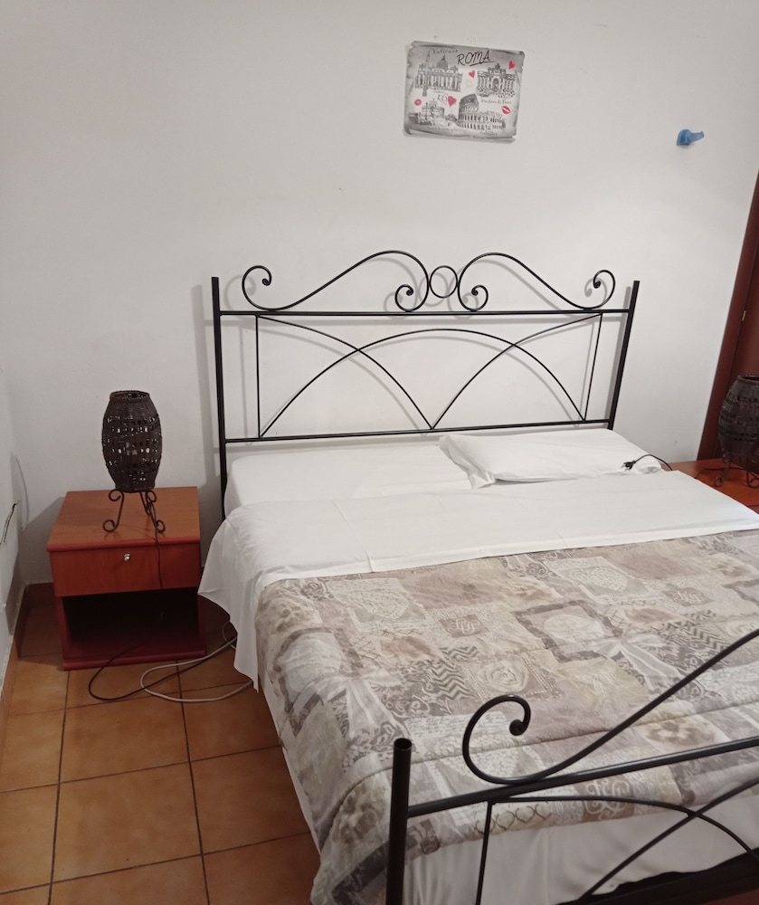 Meltin' Rome Guesthouse 20/40