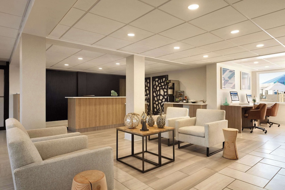 Surfbreak Oceanfront Hotel, Ascend Hotel Collection 40/61