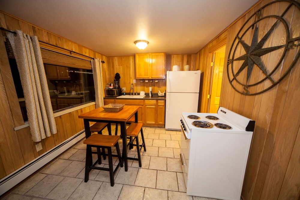 Log Cabin Lodge Suites 60/68