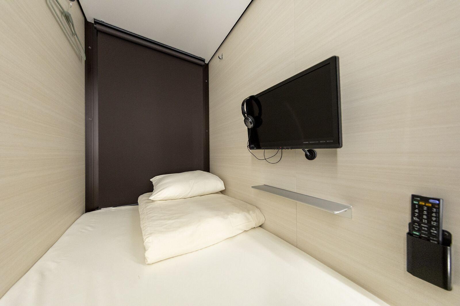 Moderate, Cabin, Male Floor