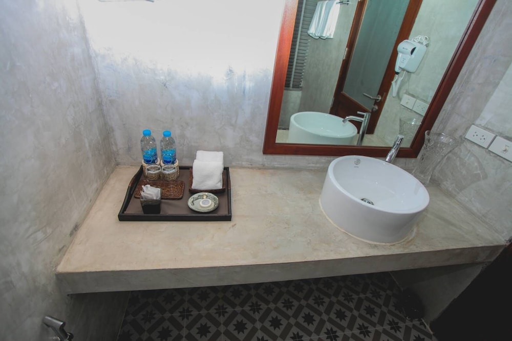 Mukrada House 48/50