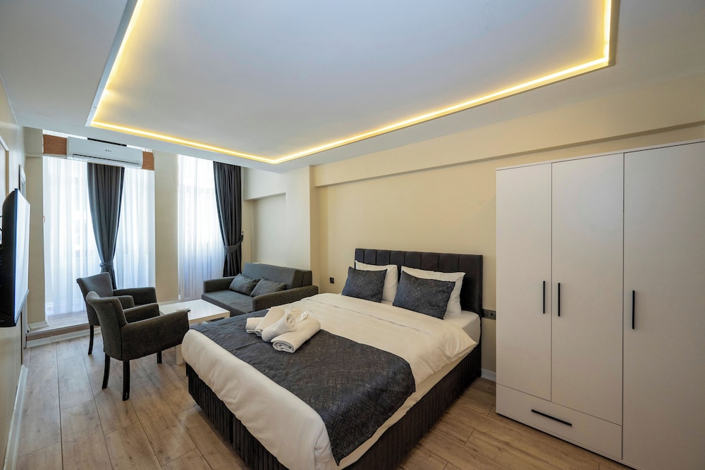 Aiza Suites 12/53