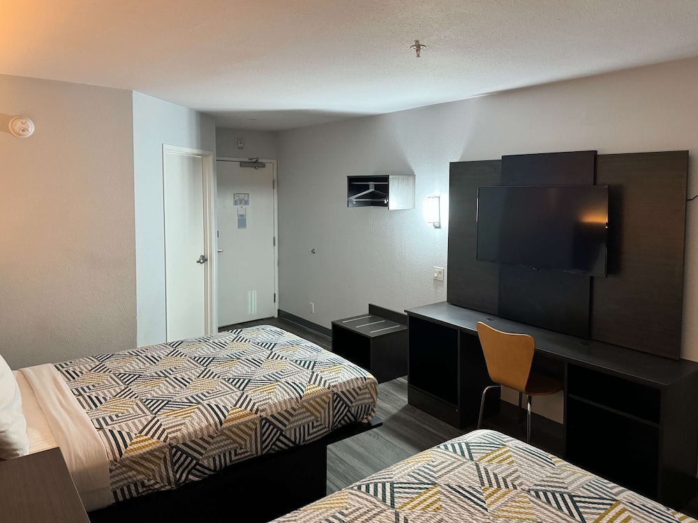 Motel6 Brownsville, TX 35/70