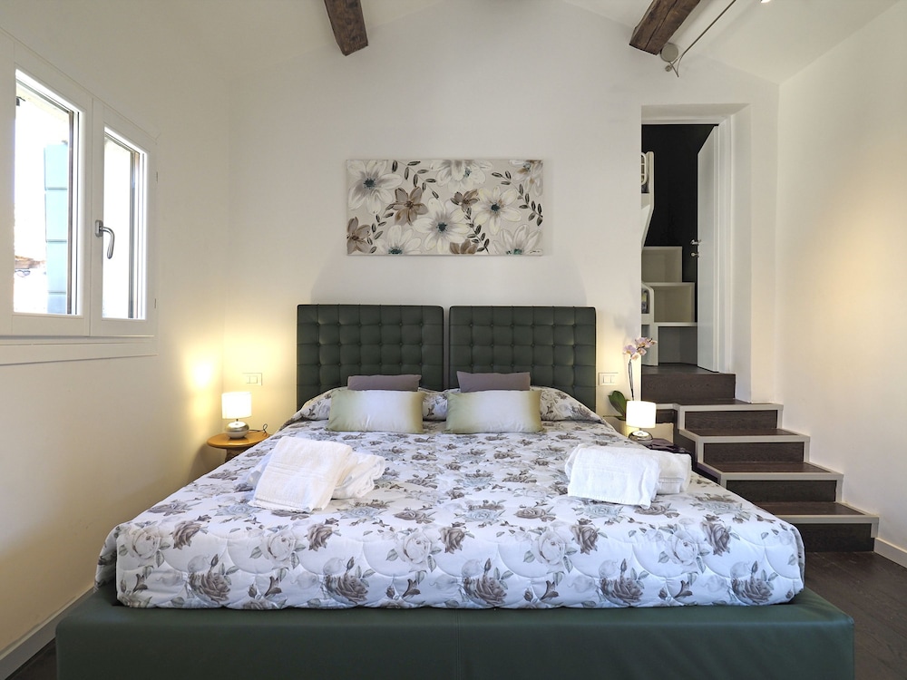 Majestic Rialto House 6/50