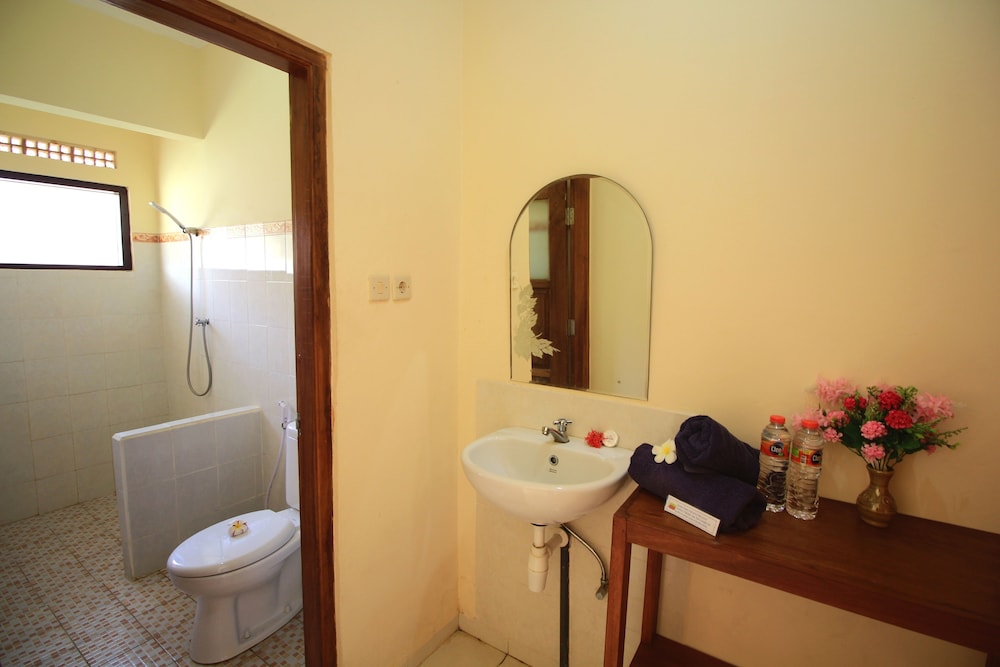 Lovina Beach Hotel 36/65