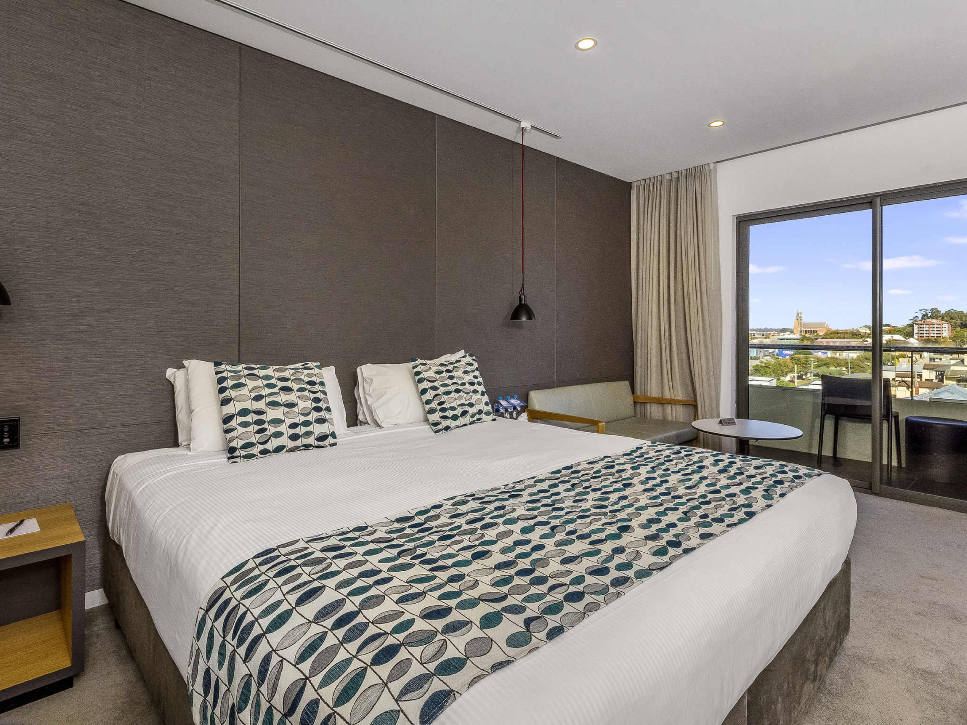 Deluxe, King Bed, City Side، Mantra Bunbury 3/6