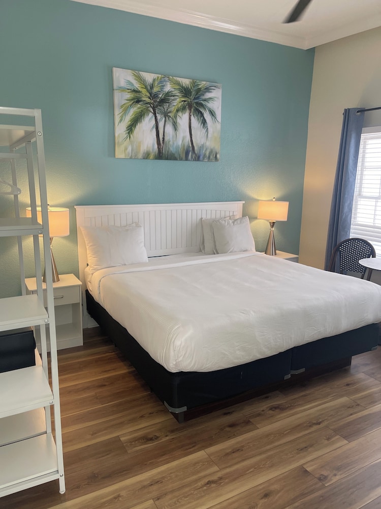 Private, King Bed