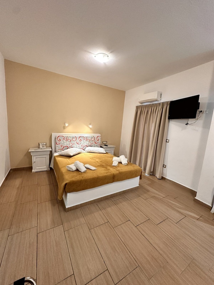 Olympic Hotel 25/56