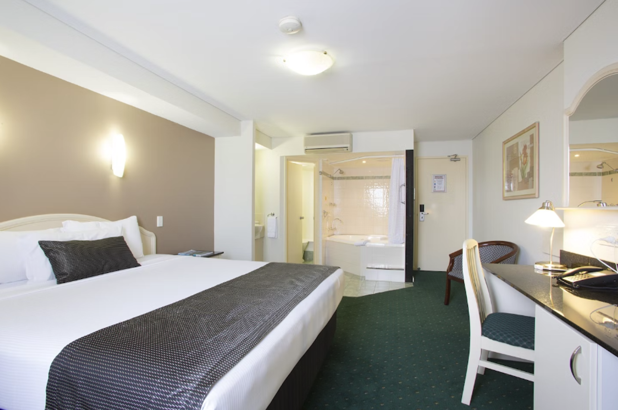 Spa, Deluxe, King Bed، Northbridge 2/2