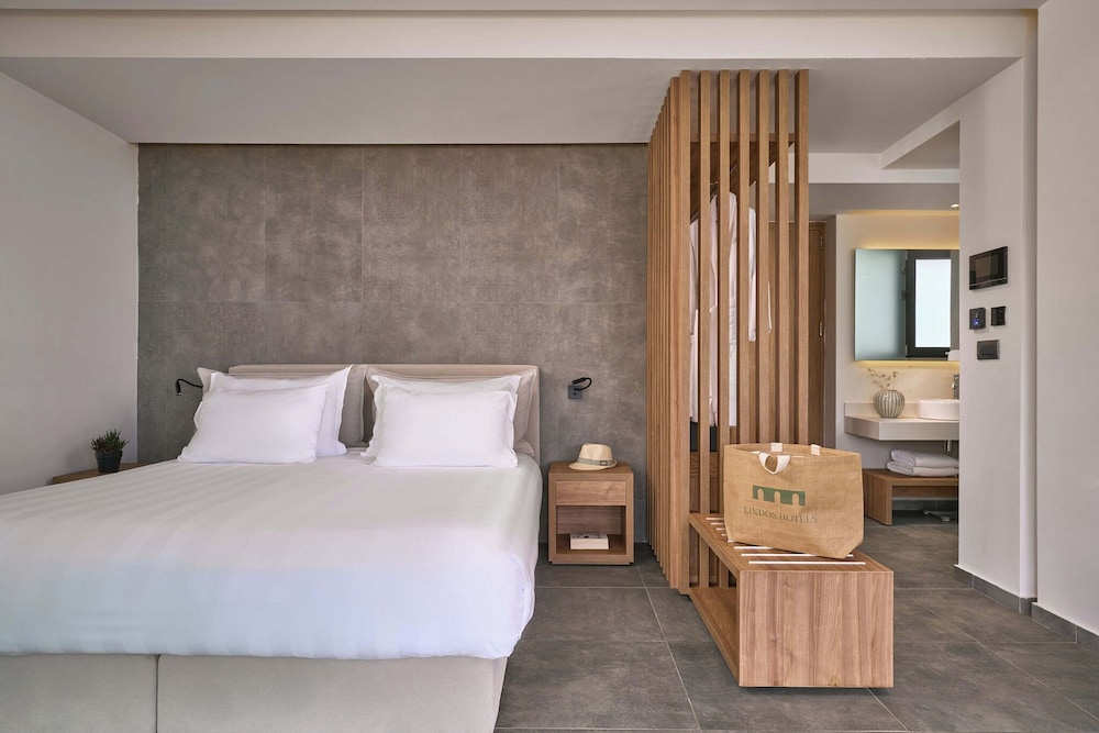 JUNIOR SUITE DELUXE SEA FRONT