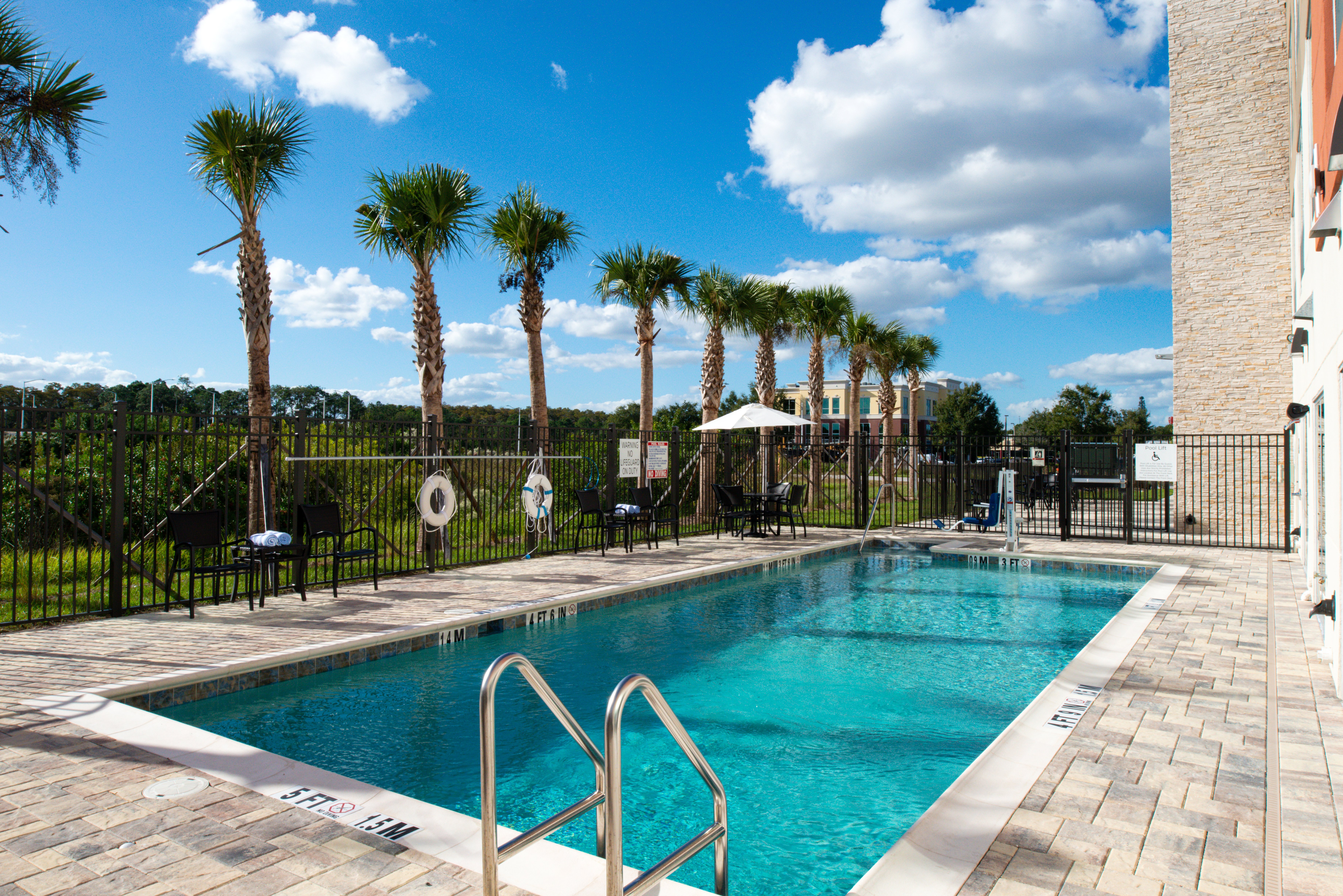 HOLIDAY INN EXPRESS ORLANDO SOUTH PARK 58/61