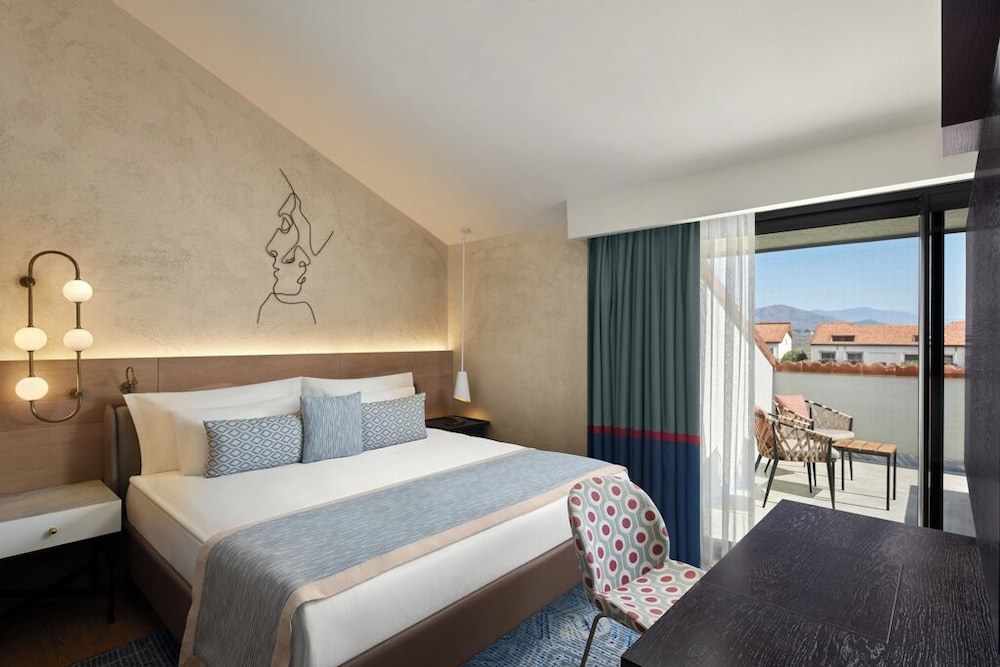 Penthouse, Suite, King Bed, Jetted Tub