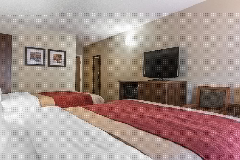 Comfort Inn Huntsville Ontario 20/40