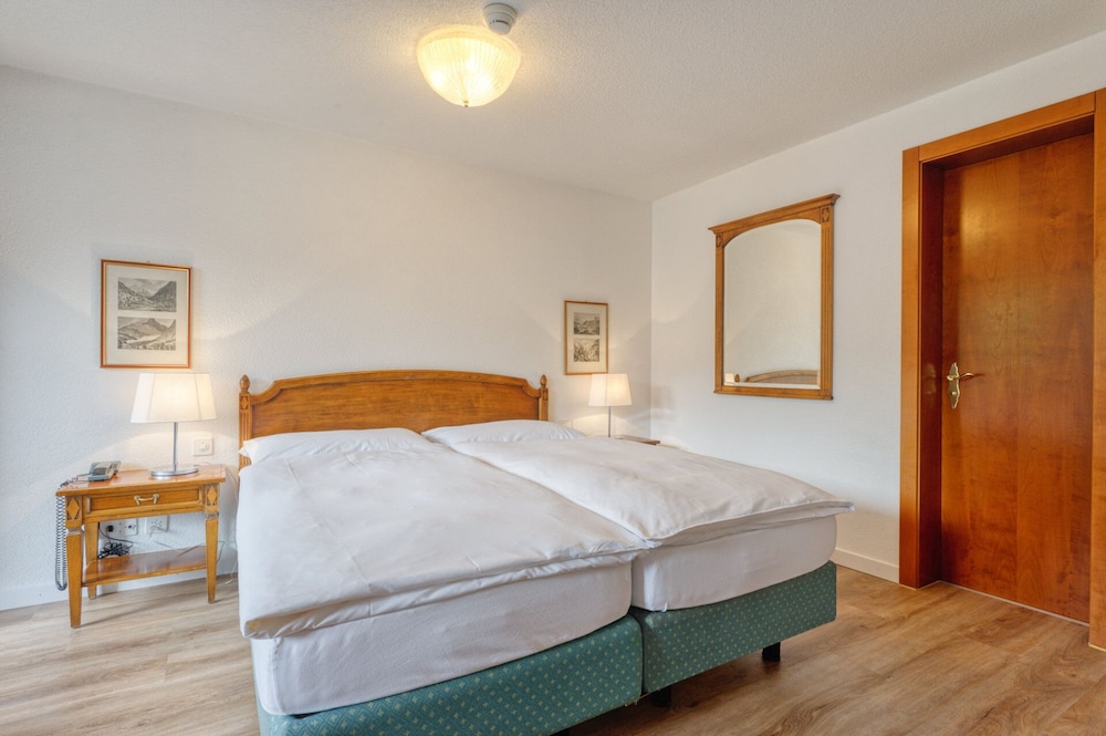 DELUXE, SUITE, MOUNTAIN VIEW