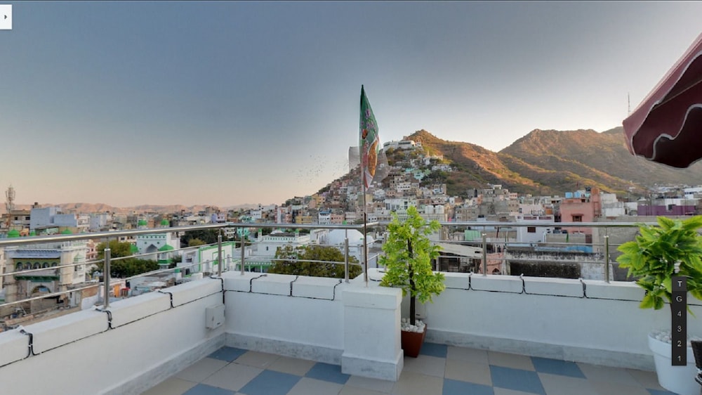 Hotel Madni Royale 7/50
