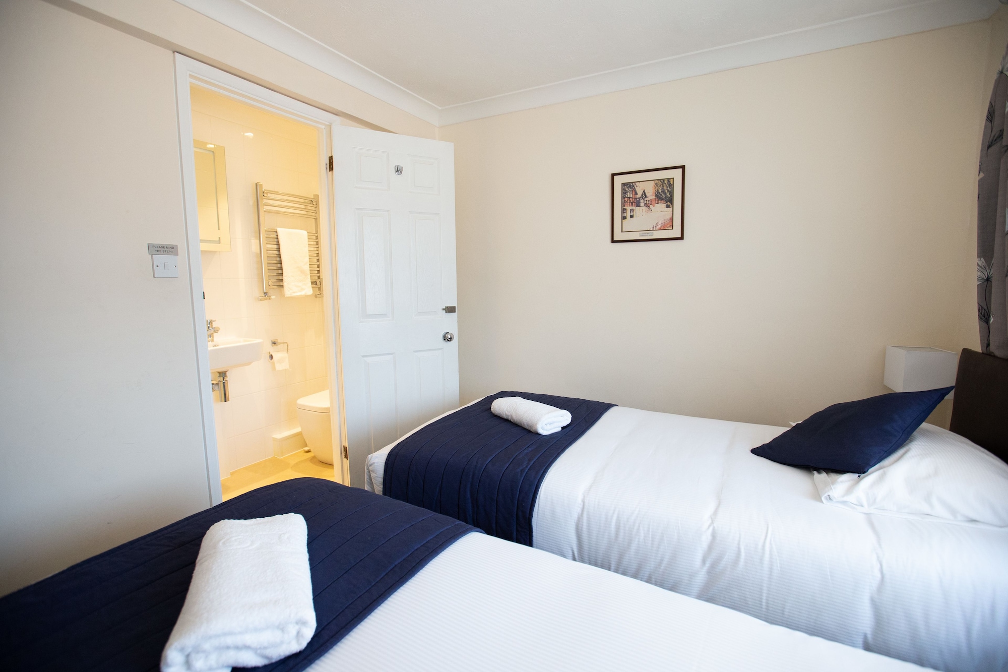DELUXE, DOUBLE BED