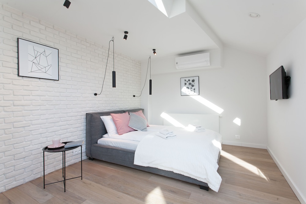 Luxury Mint Apartments Main Square 8/50
