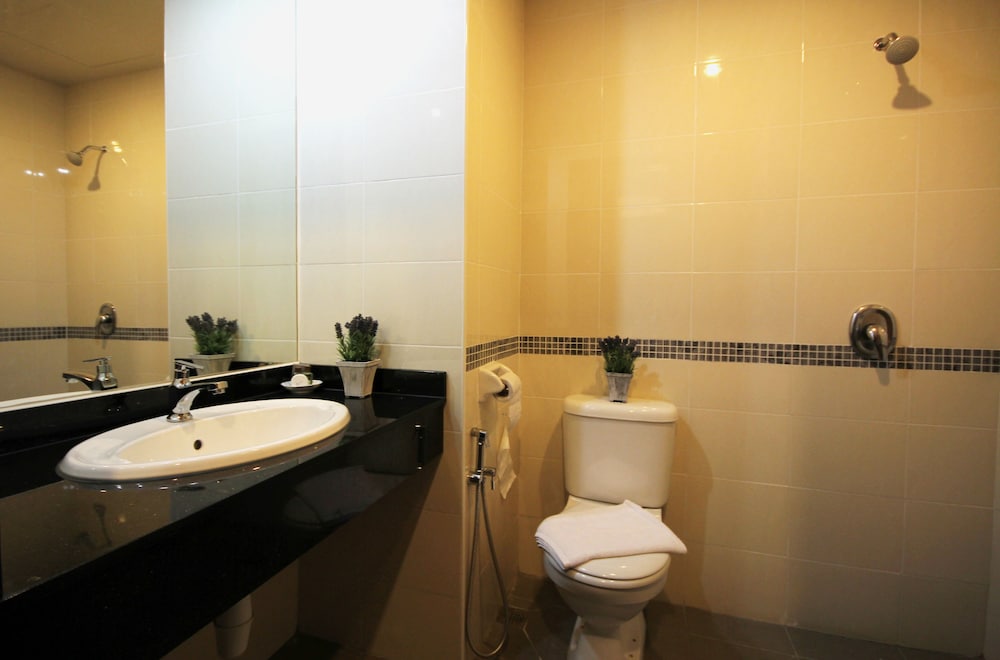 Aroma Hotel 24/25