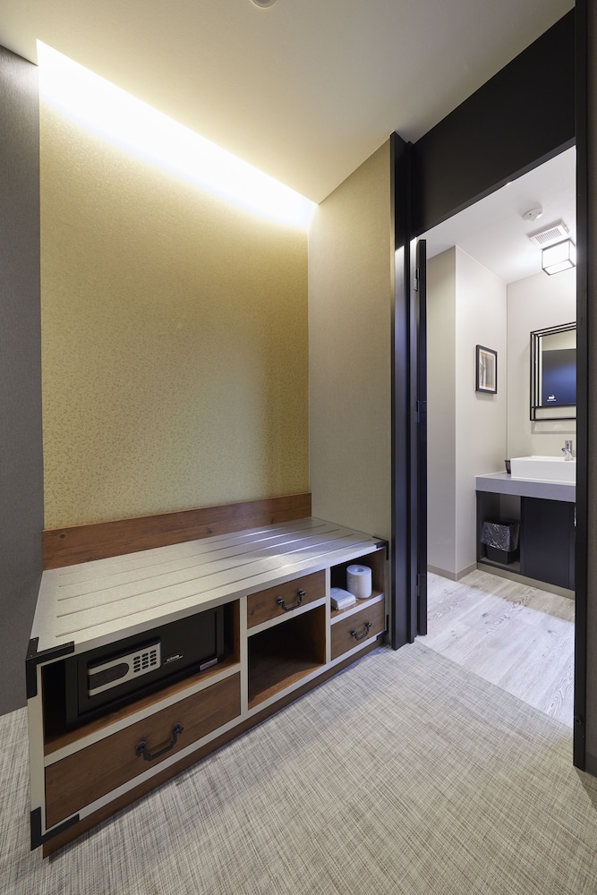 HOTEL ROTTERDAM Huis Ten Bosch 39/60