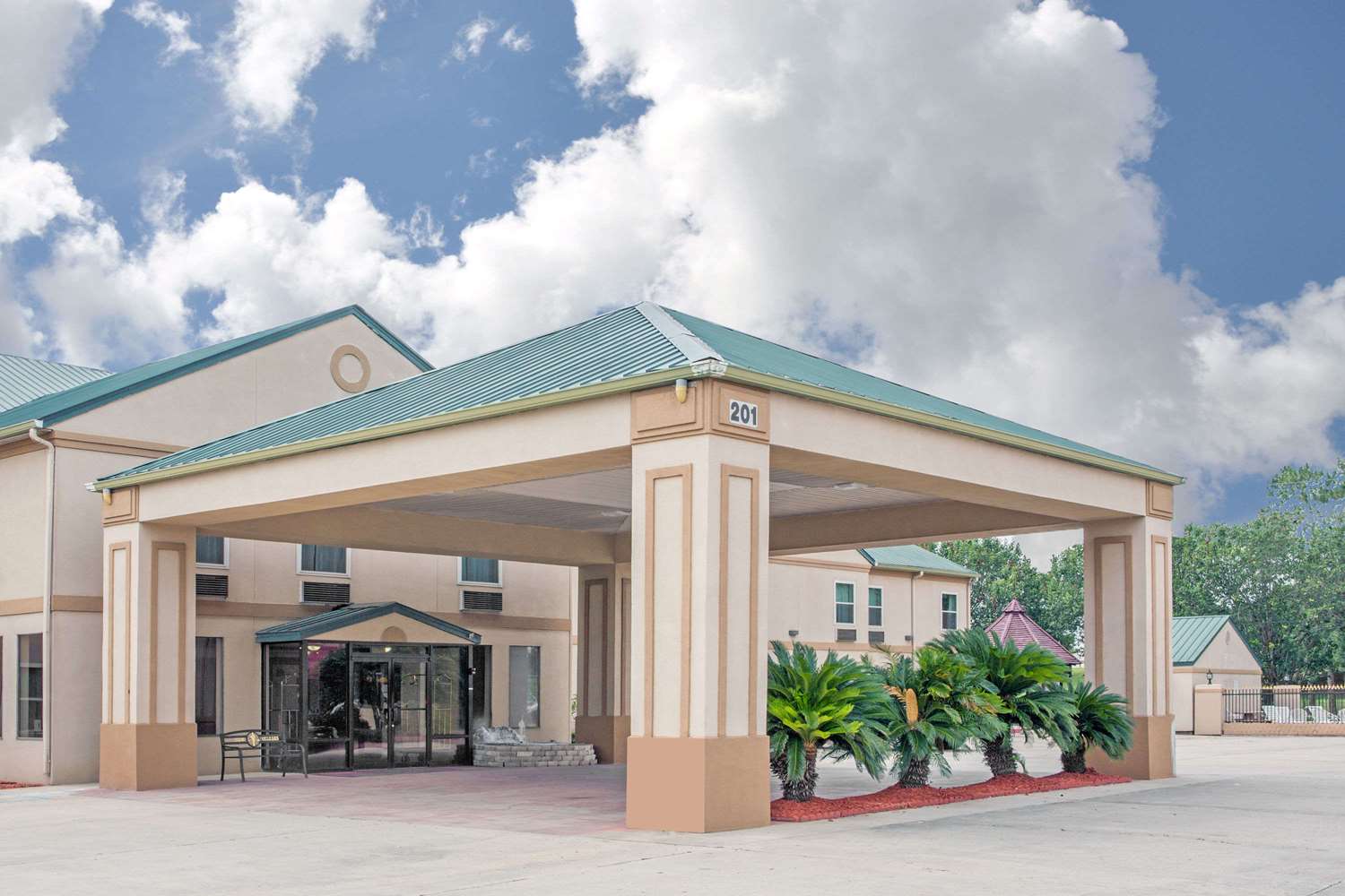 Days Inn by Wyndham Denham Springs-Baton Rouge East 1/16