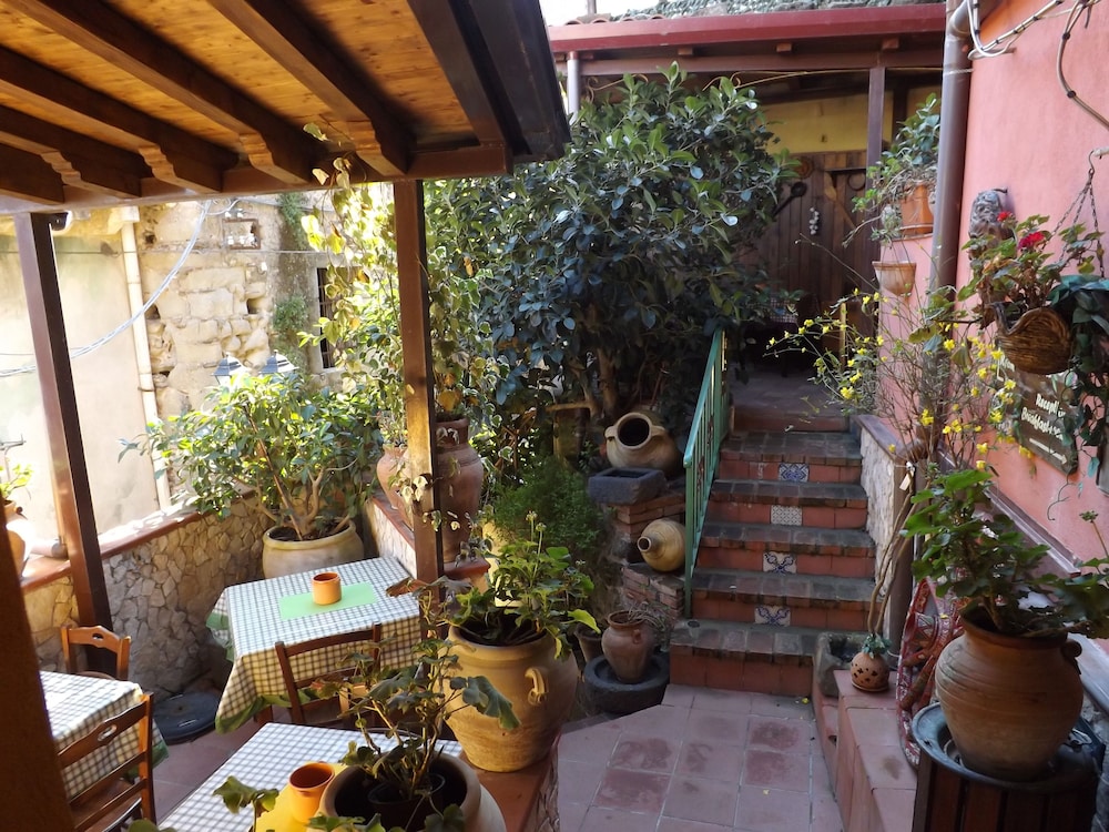 ALBERGO DIFFUSO BORGO SANTA CATERINA 47/68