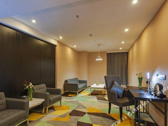 Chonpines Hotel (Guangyuan Nanhe Central Square) 23/33