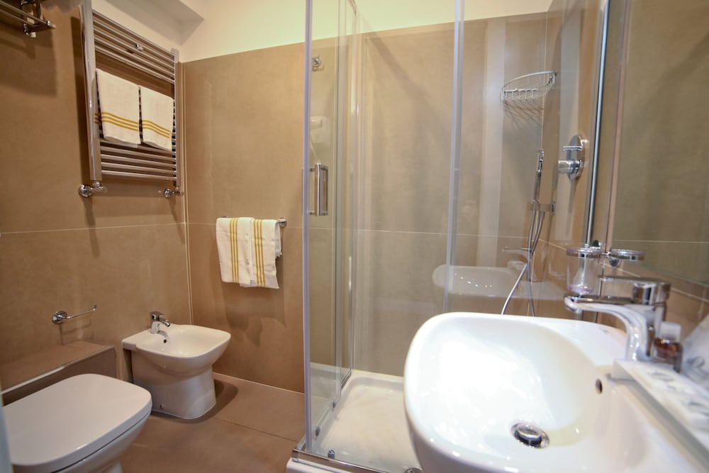 7th Floor Suite 44/50