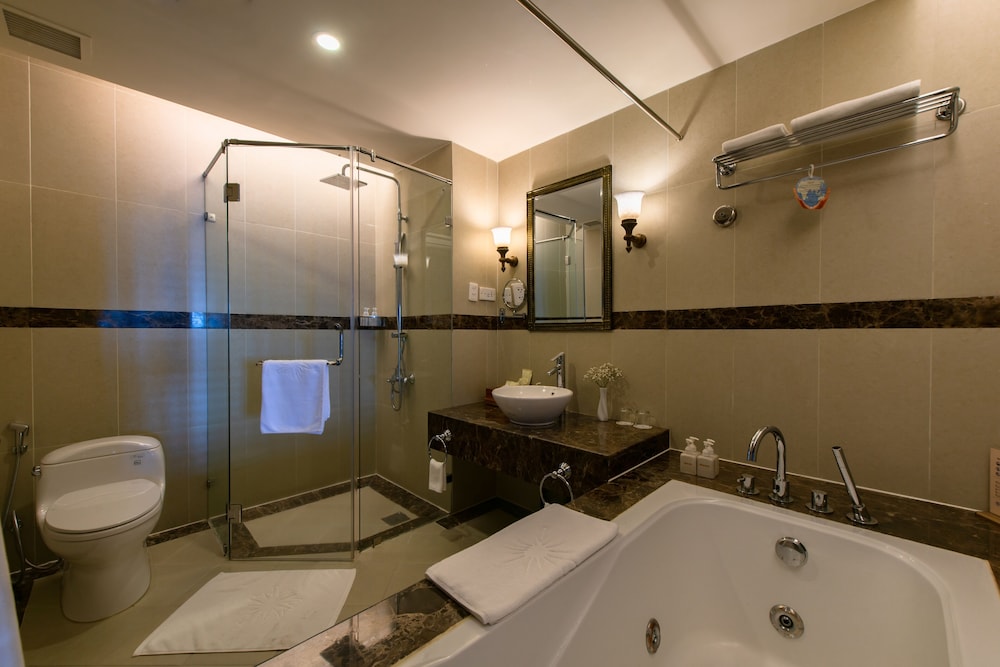 Sunrise Nha Trang Beach Hotel and Spa 76/78