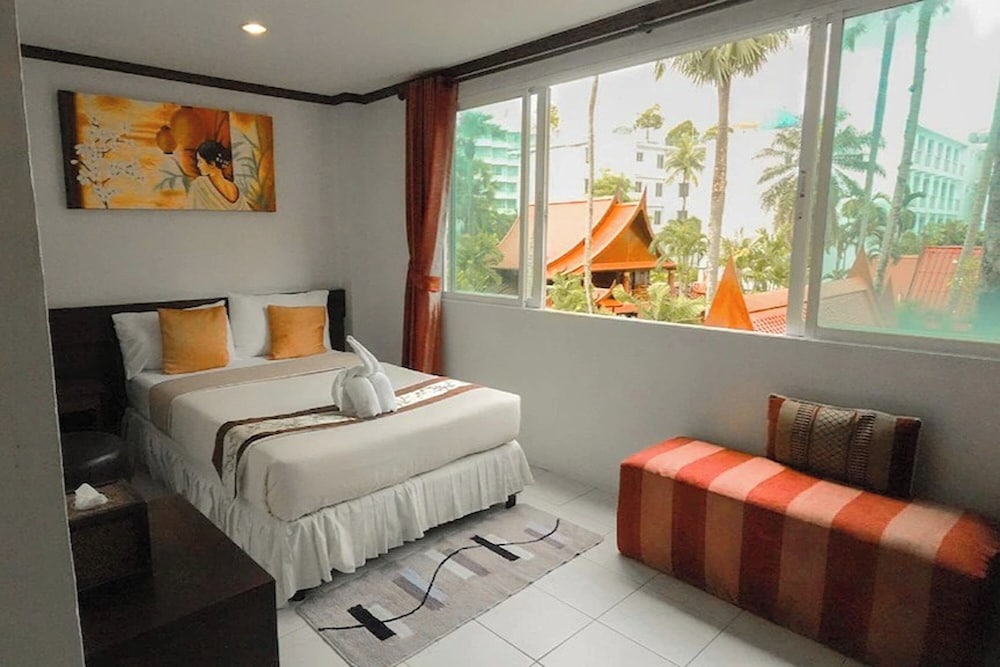 The Nice Hotel 24/68