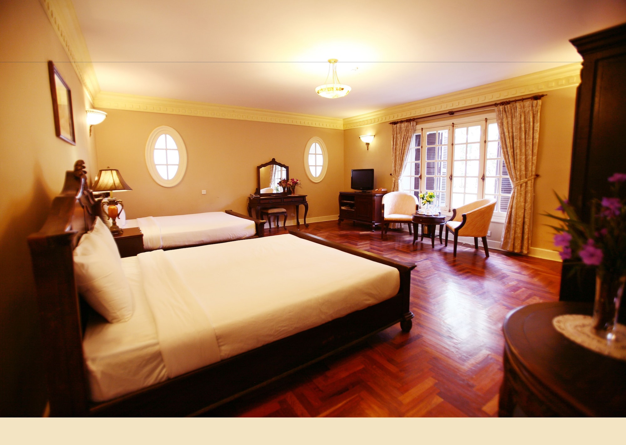 EXECUTIVE, TWIN BEDS