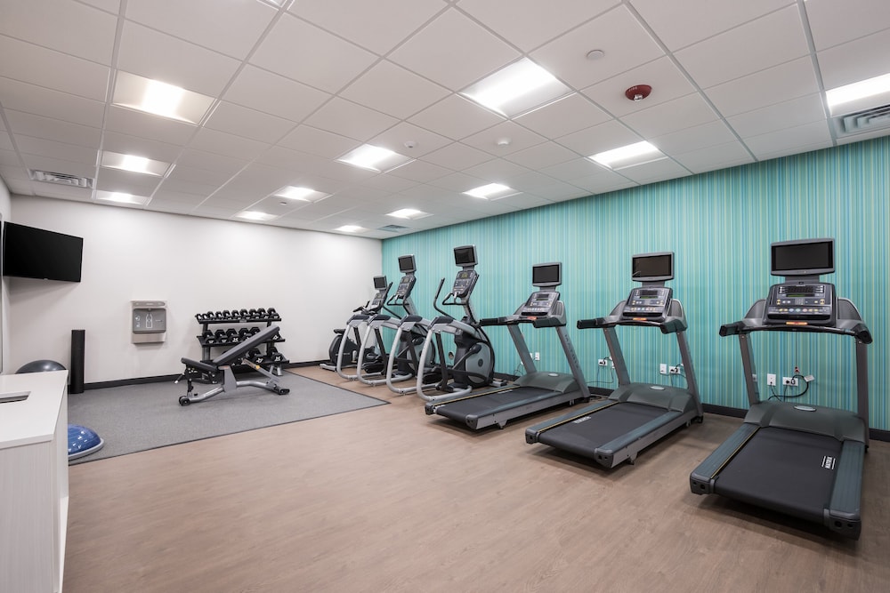 Holiday Inn Express And Suites Hoffman Estates 30/48