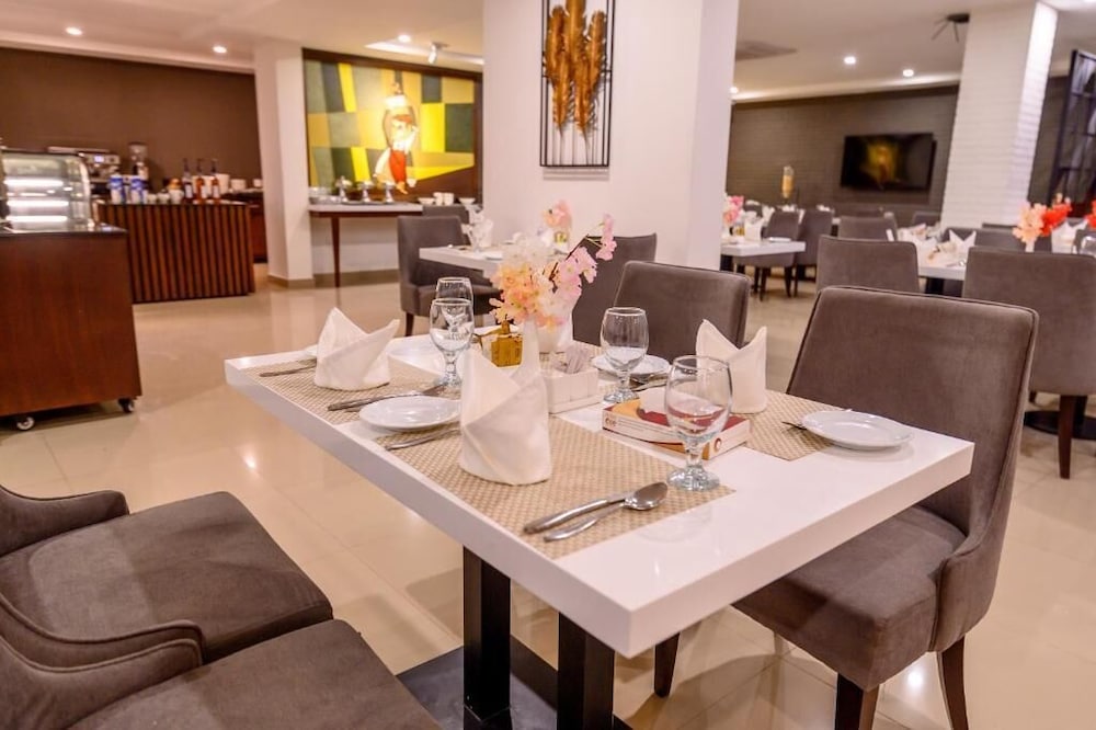 Hotel One Sahiwal 36/50