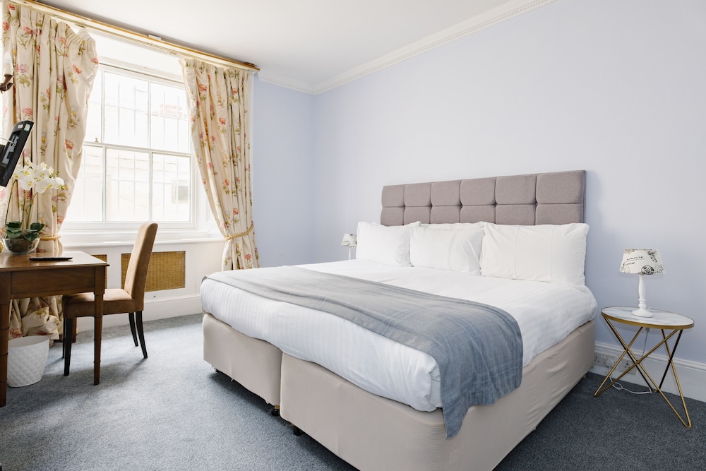 ROOM, KING BED