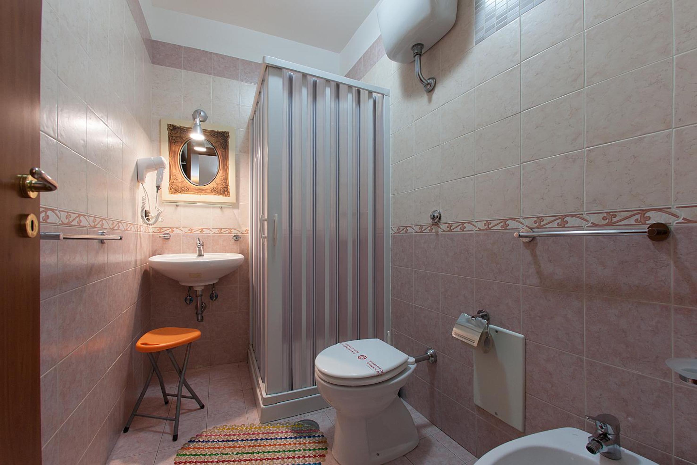غرفة رباعية بشرفة، Hotel Cine Holiday 5/7