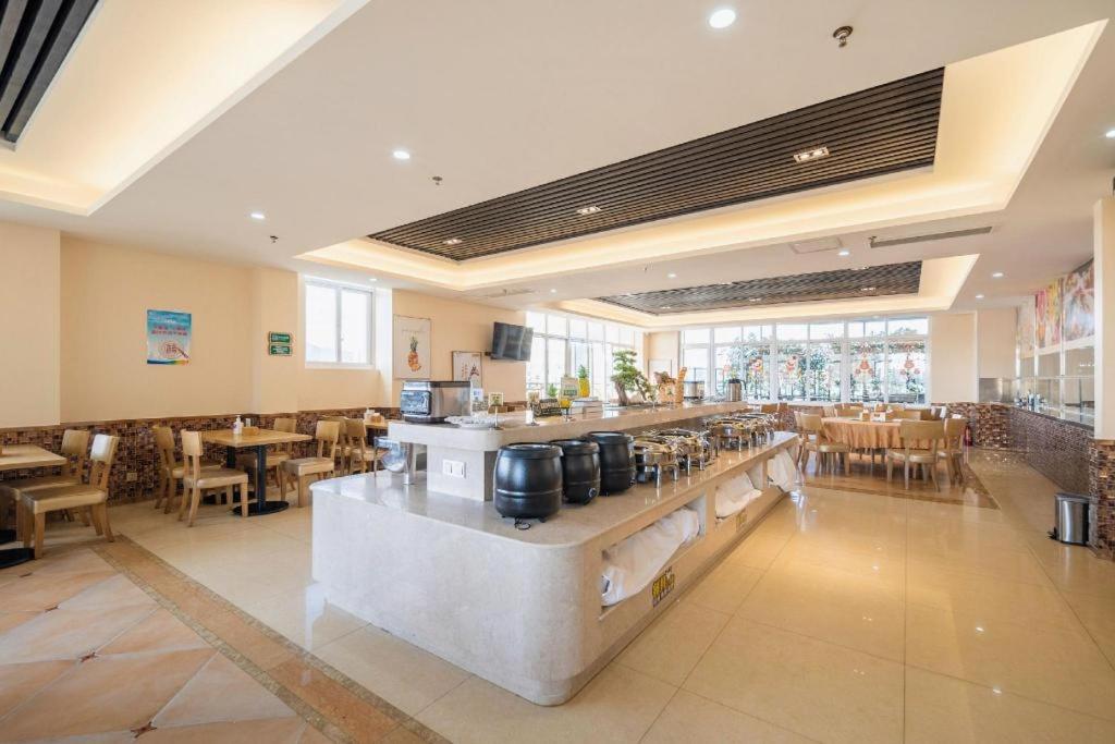 Vienna International Hotel (Sanya High-speed Railway Station) 27/39