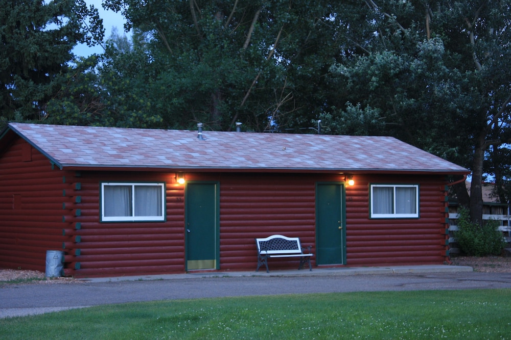 Z Bar Cabins and Motel 4/43