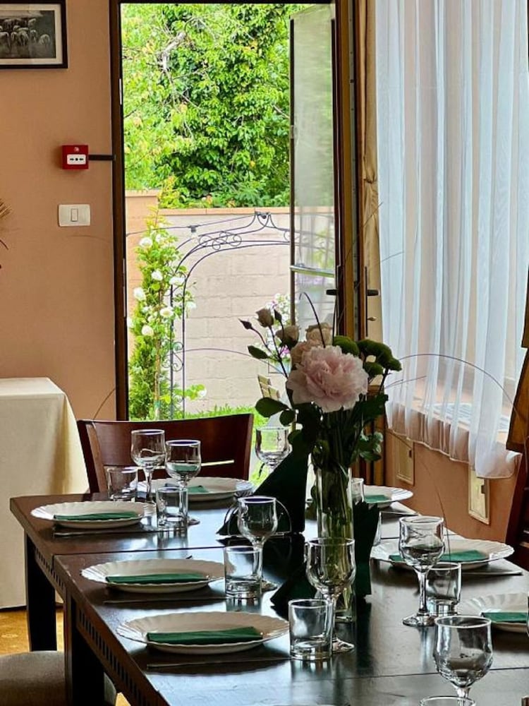 Oxford Inns Suites 30/45